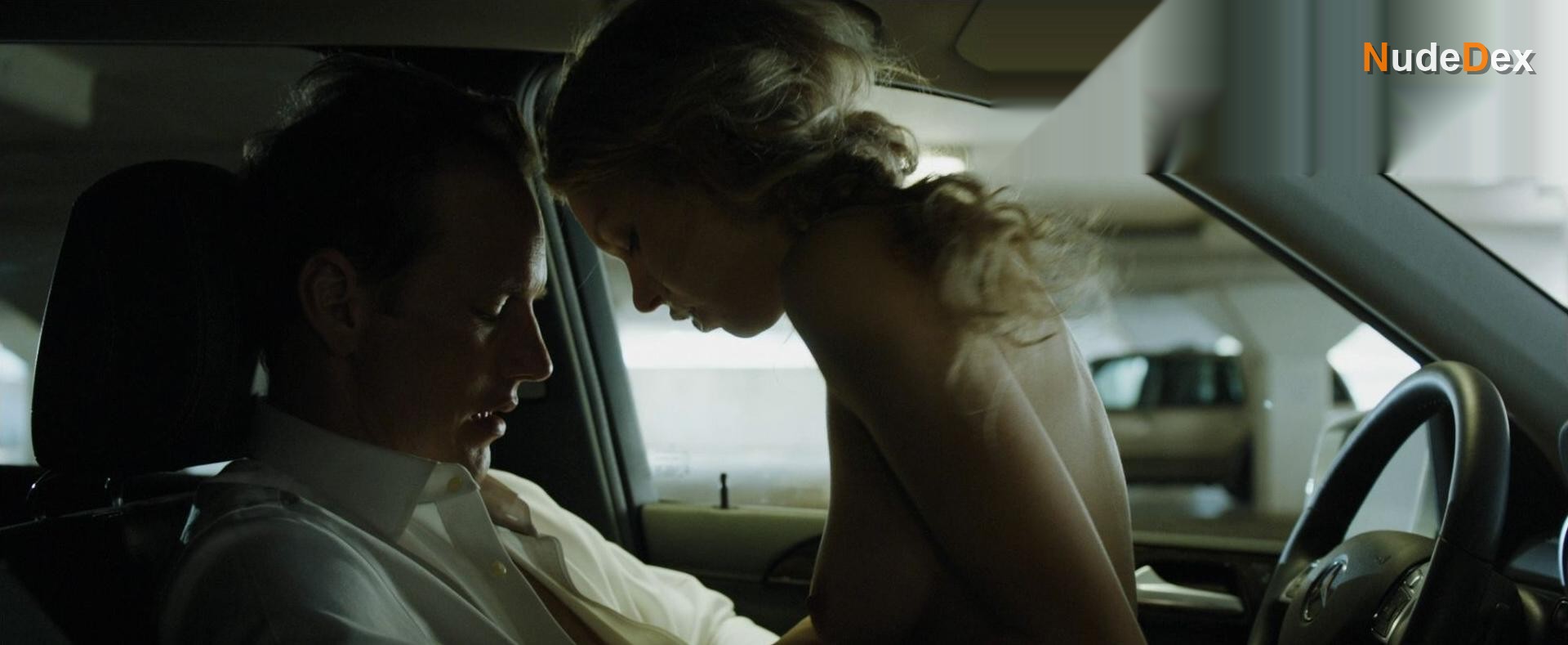 Penelope Mitchell in Zipper, photo 6