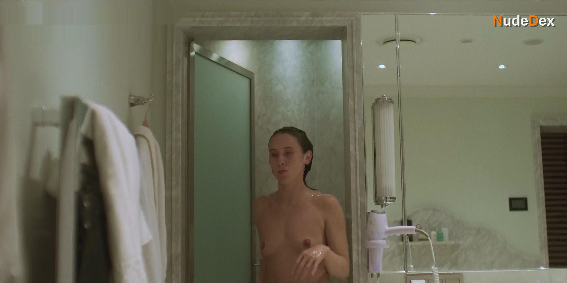 Peri Baumeister in Skylines, photo 8