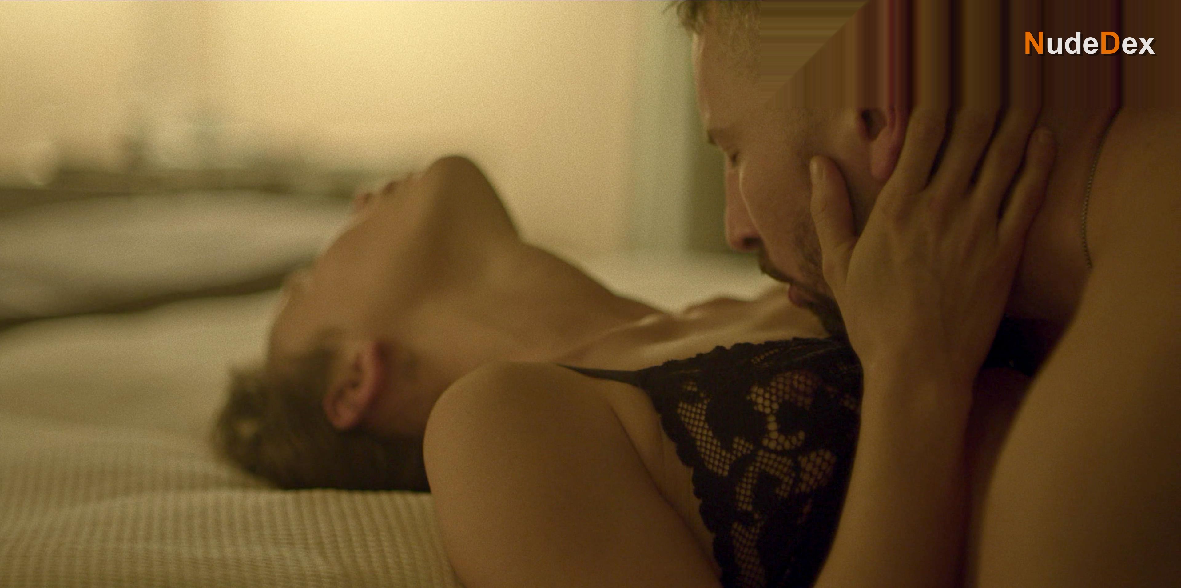 Peri Baumeister in Skylines, photo 12