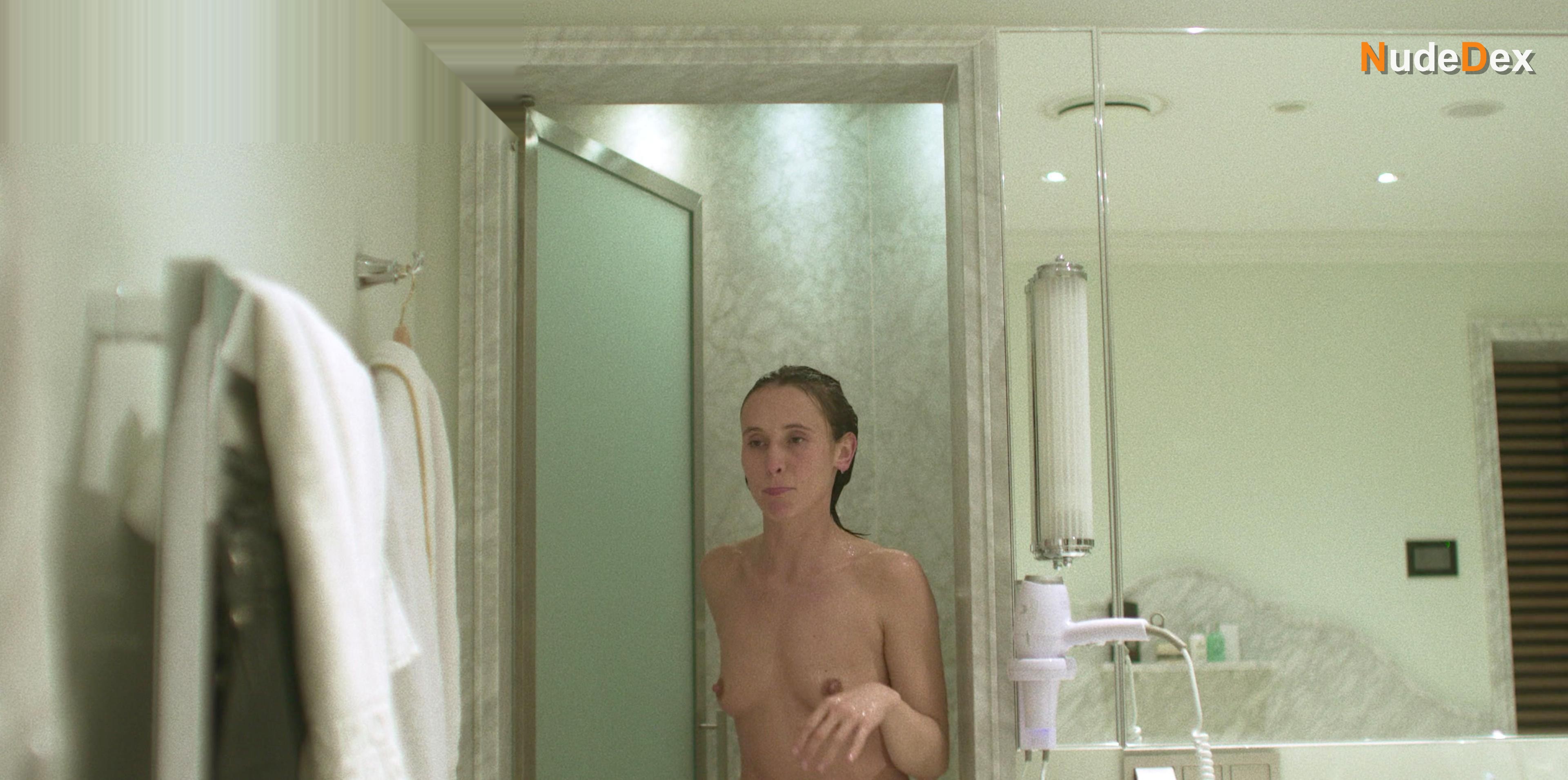 Peri Baumeister in Skylines, photo 15