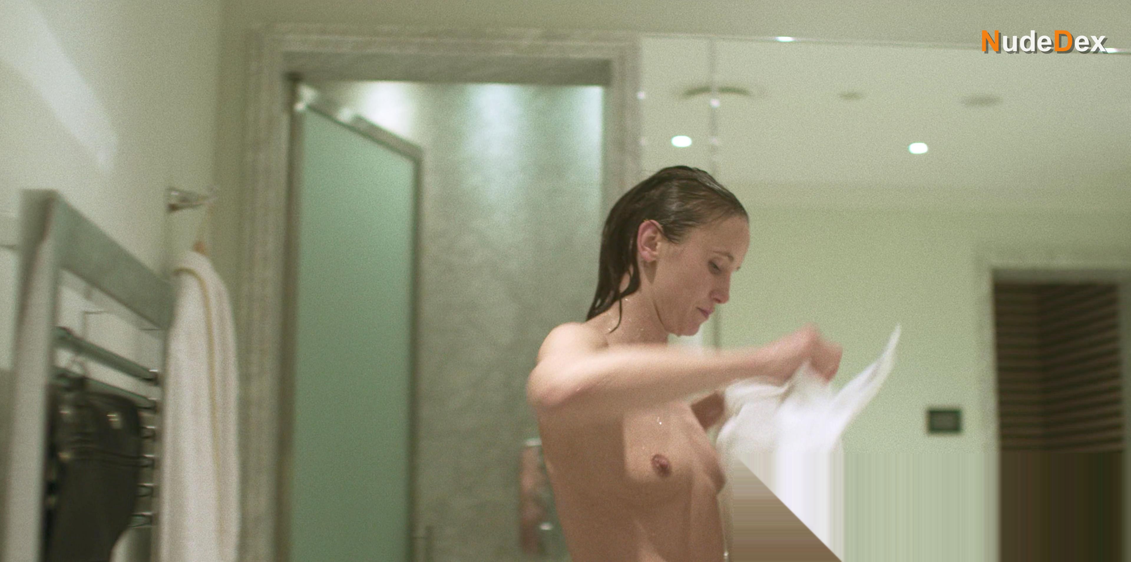 Peri Baumeister in Skylines, photo 16