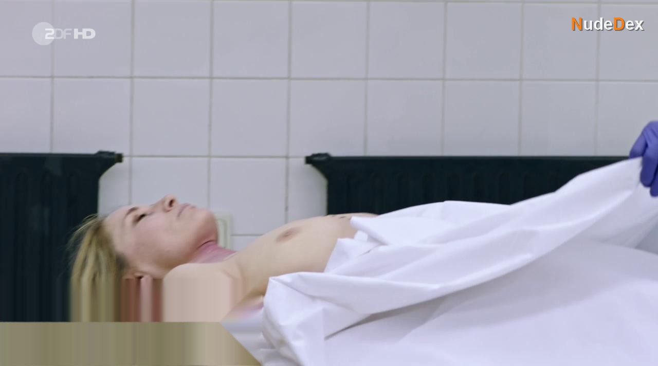 Petra Van De Voort in Schwartz Schwartz Mein Erster Mord, photo 4