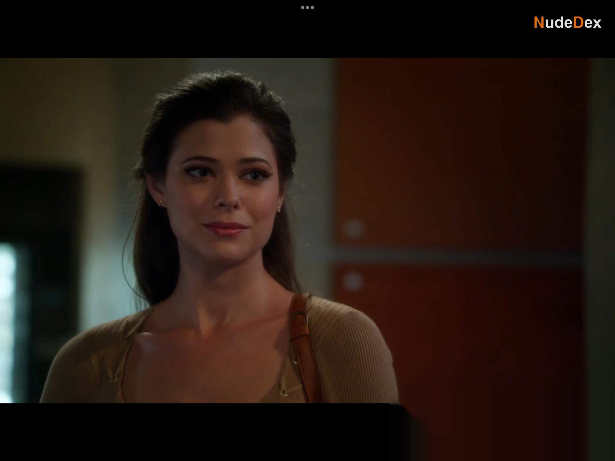 Shenae Grimes in 90210