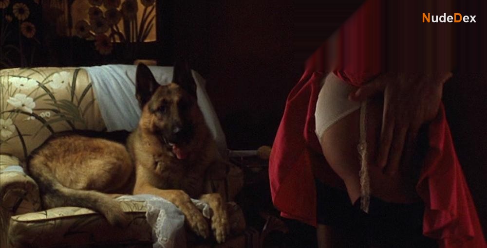 Phoebe Cates in I Love You To Death, photo 1