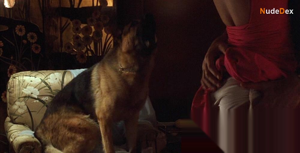 Phoebe Cates in I Love You To Death, photo 2