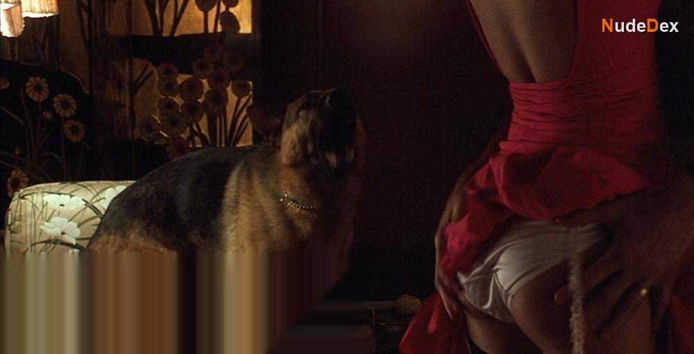 Phoebe Cates in I Love You To Death, photo 3
