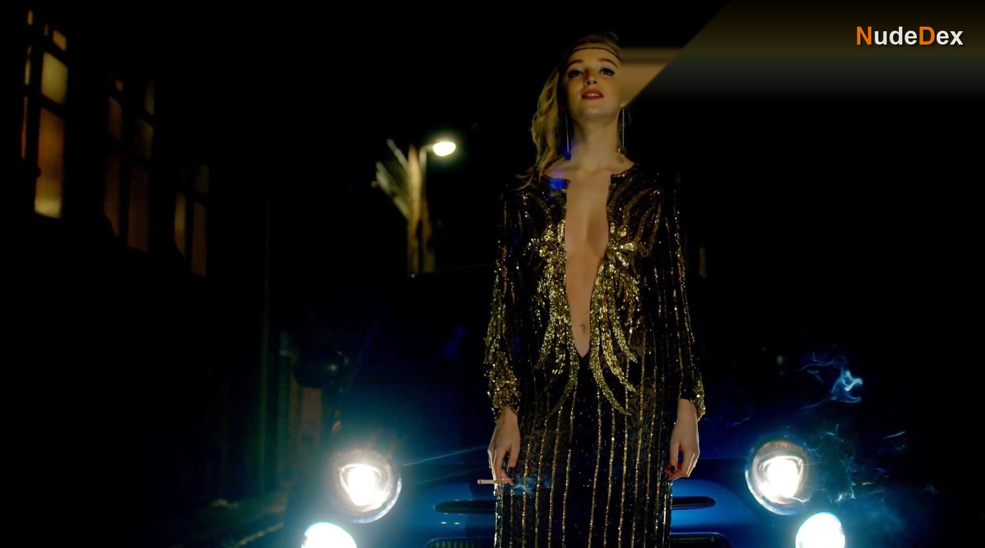 Phoebe Dynevor in Snatch, photo 3