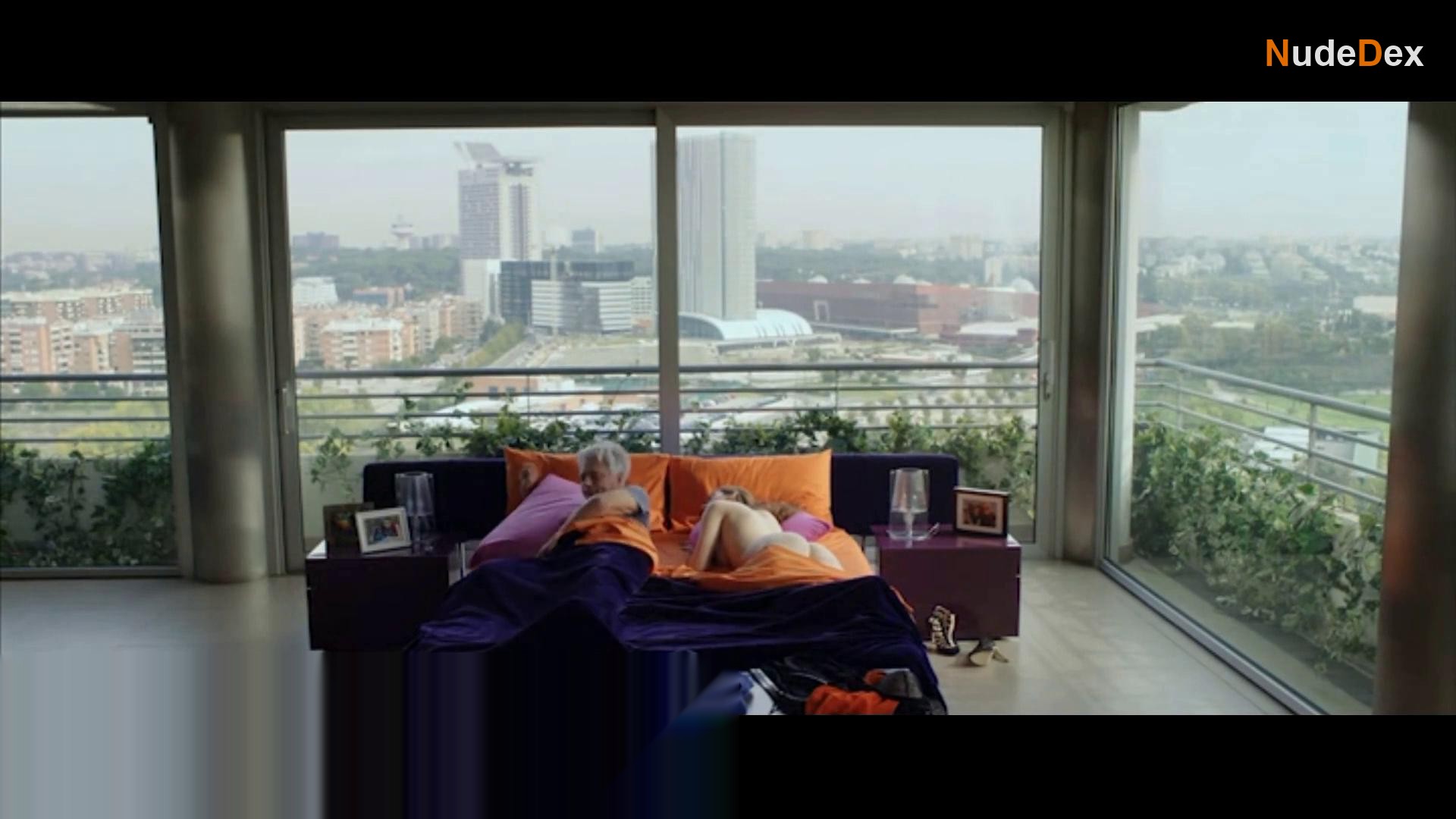 Pilar Fogliati in Forever Young, photo 2