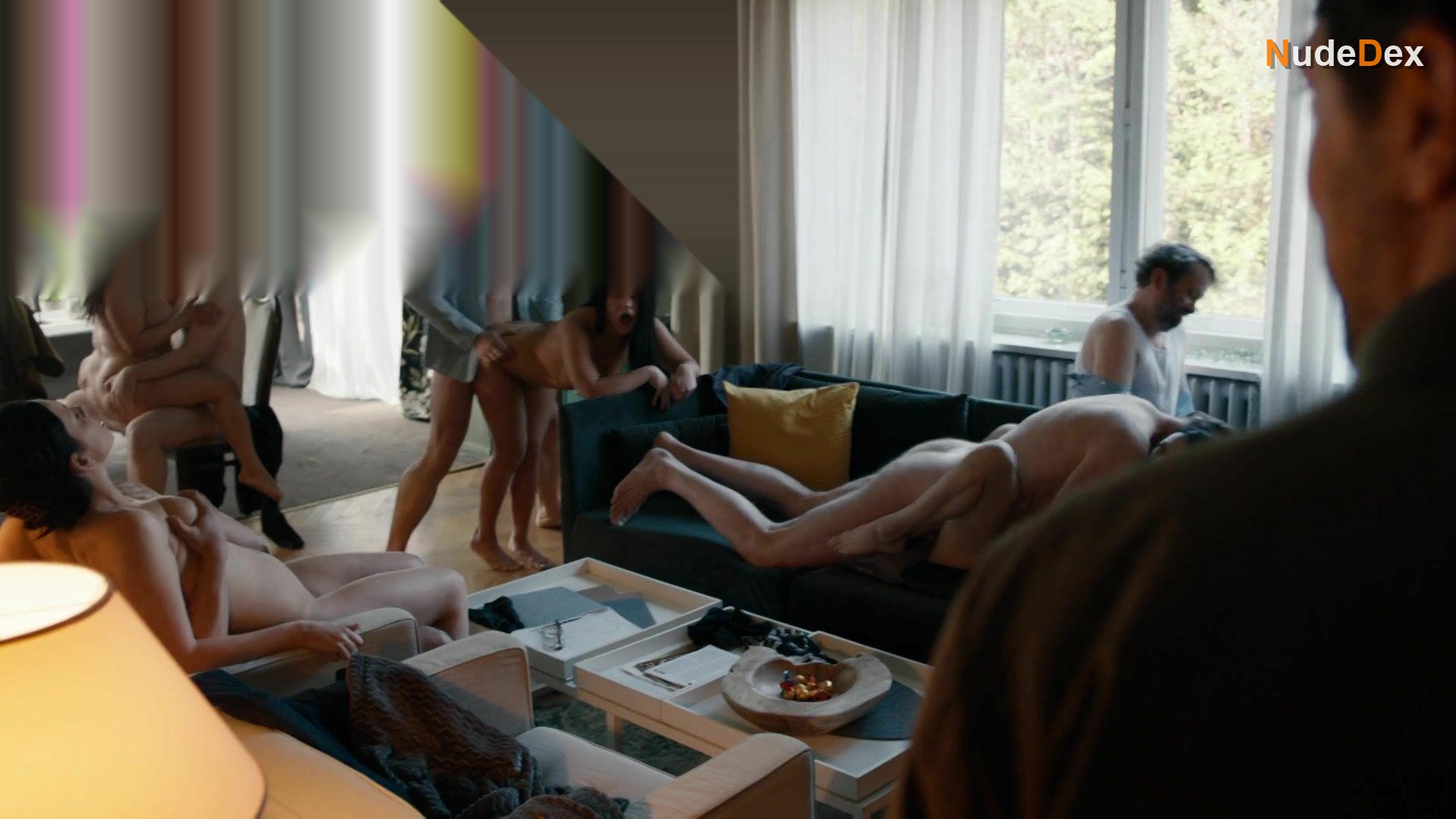 Pina Kuhr in Jerks, photo 4
