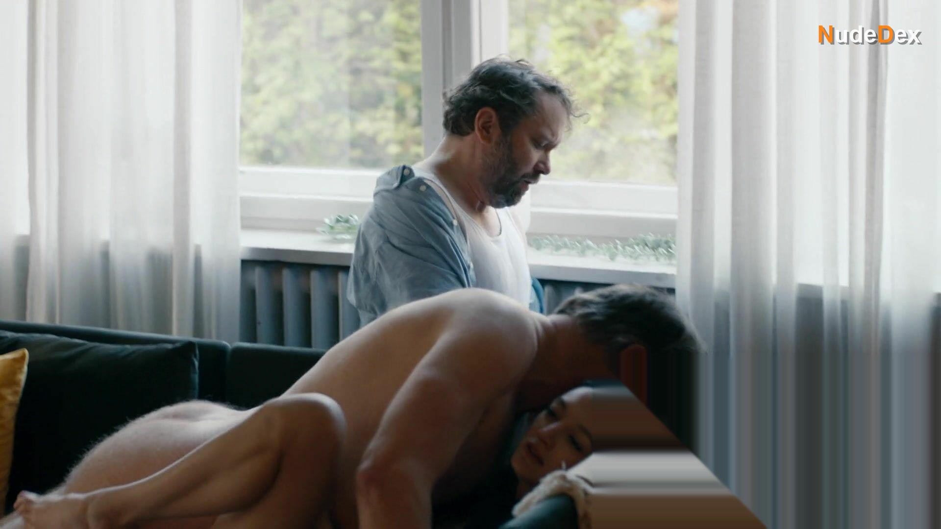 Pina Kuhr in Jerks, photo 5