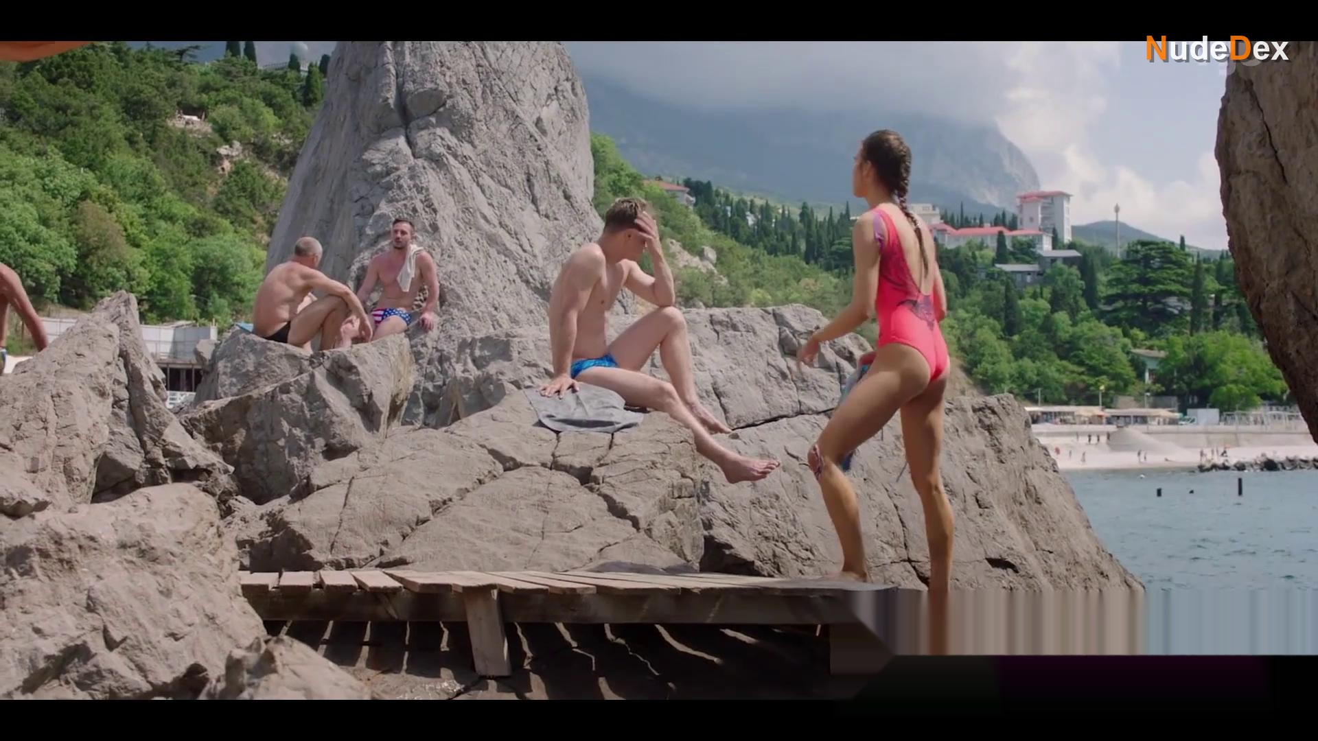 Polina Larina in V Potoke Trekh Stikhiy, photo 4