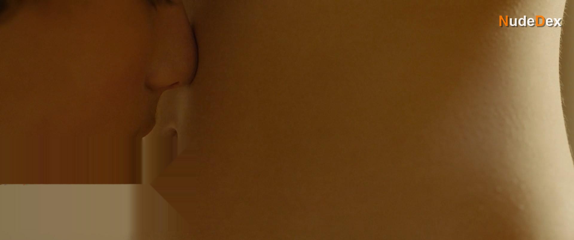 Nicole Wallace in Vera
