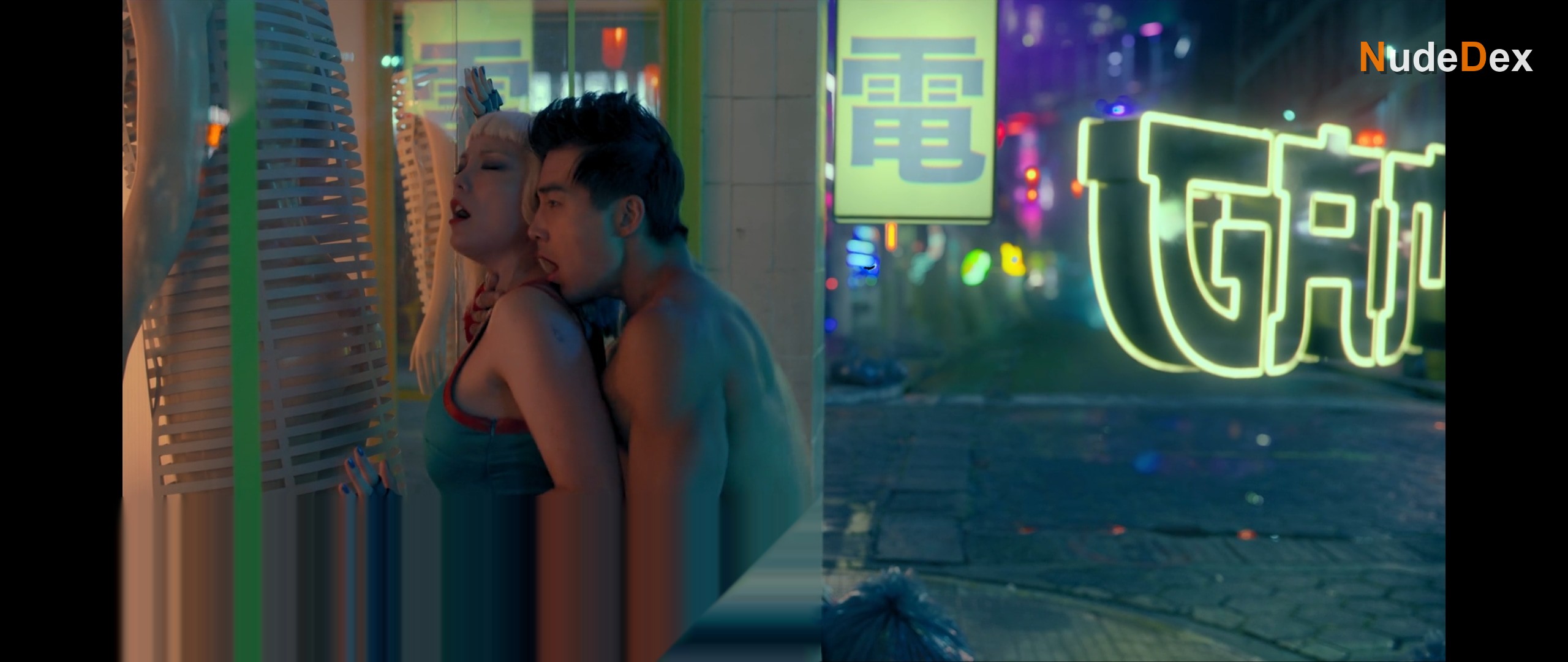 Black Mirror in Black Mirror, photo 1