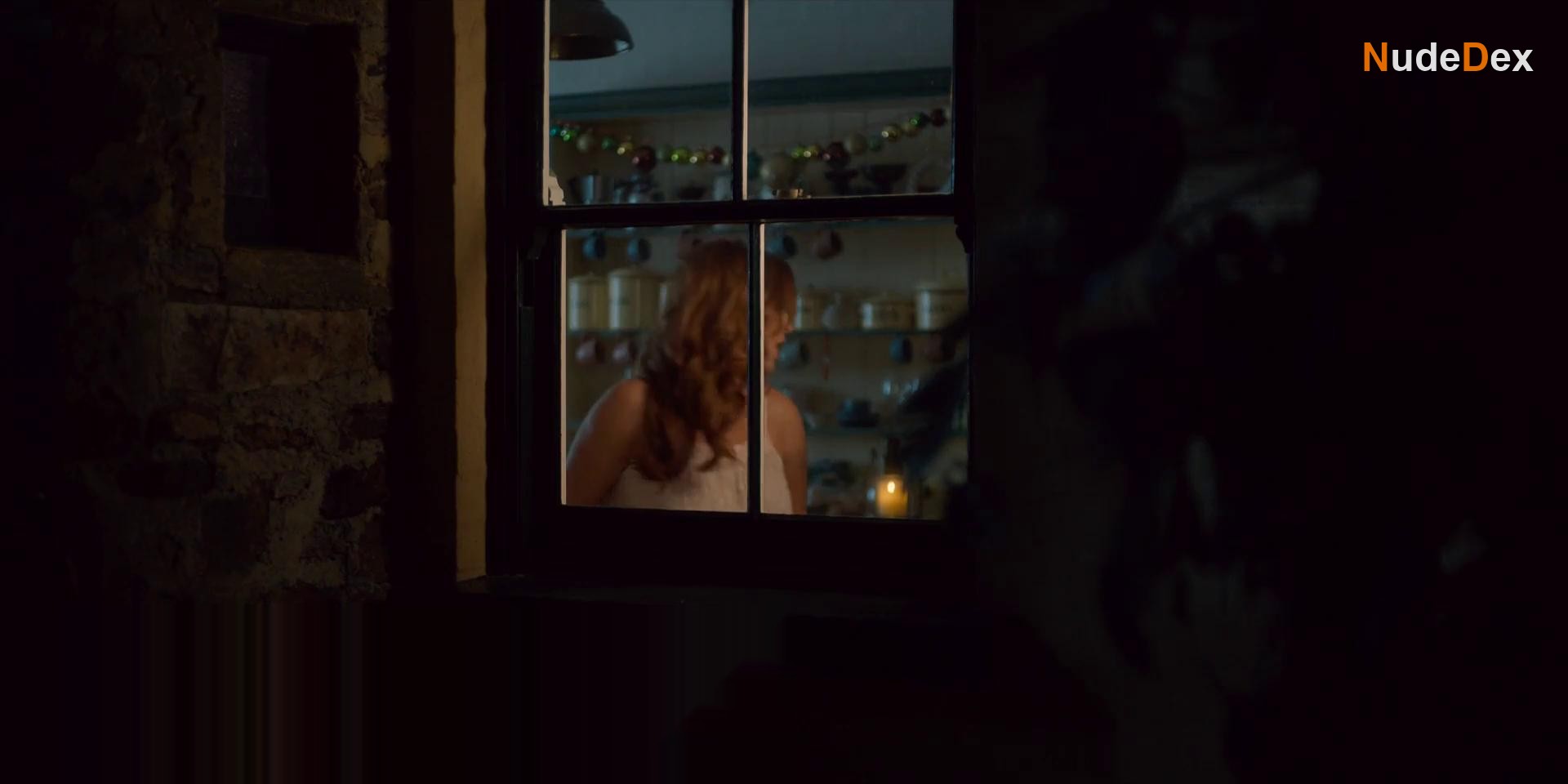 Poppy Montgomery in Christmas On The Farm, photo 3