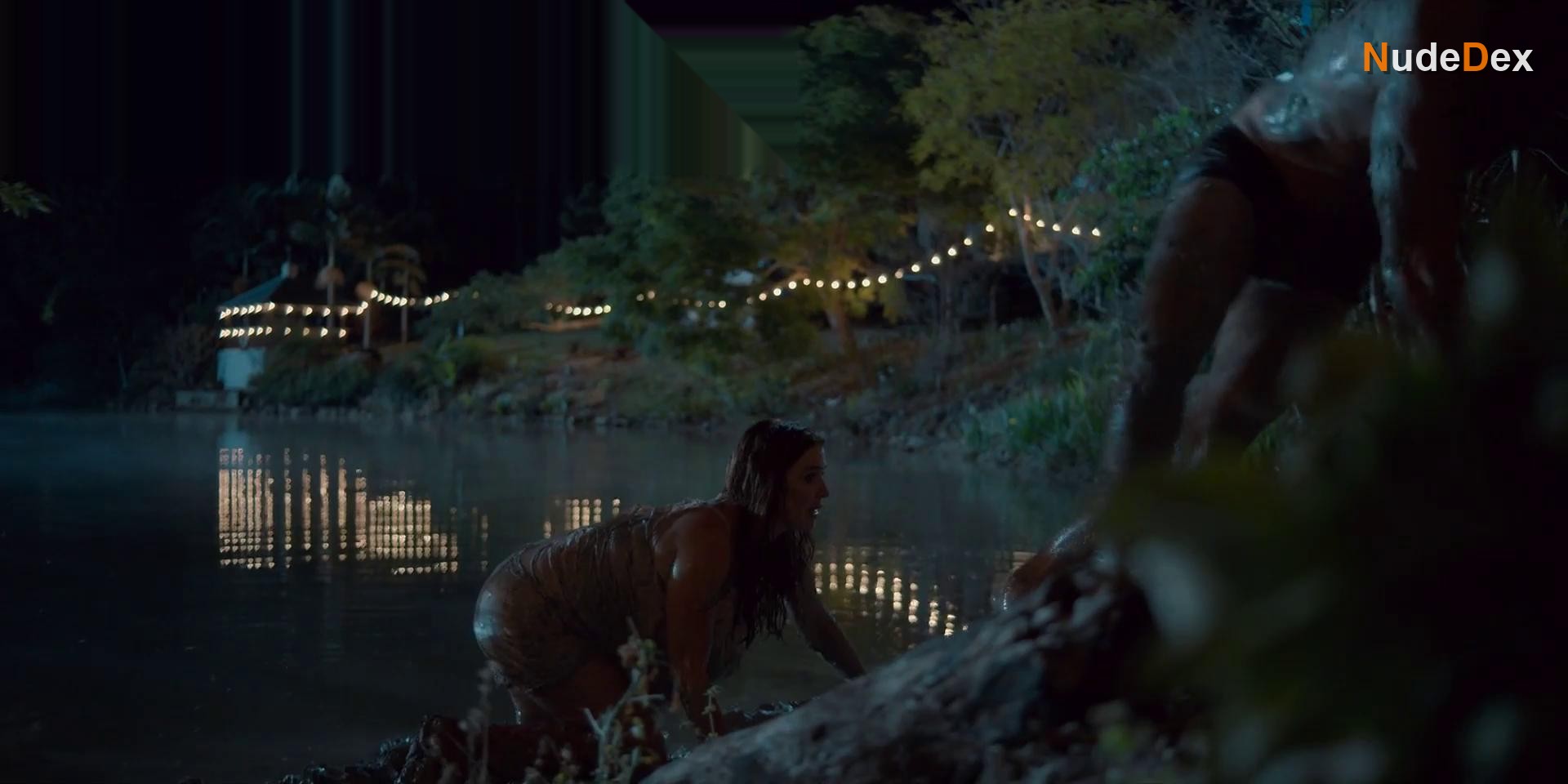 Poppy Montgomery in Christmas On The Farm, photo 13