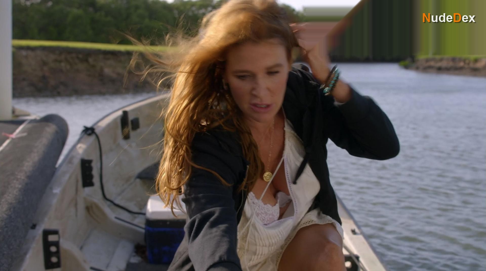 Poppy Montgomery in Reef Break, photo 3