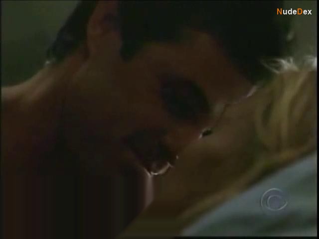 Poppy Montgomery in Without A Trace, photo 2