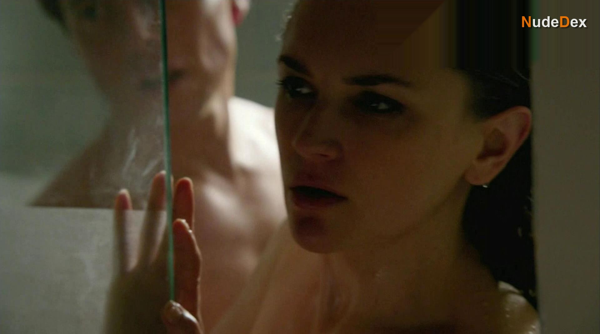 Rachael Leigh Cook in Perception, photo 2