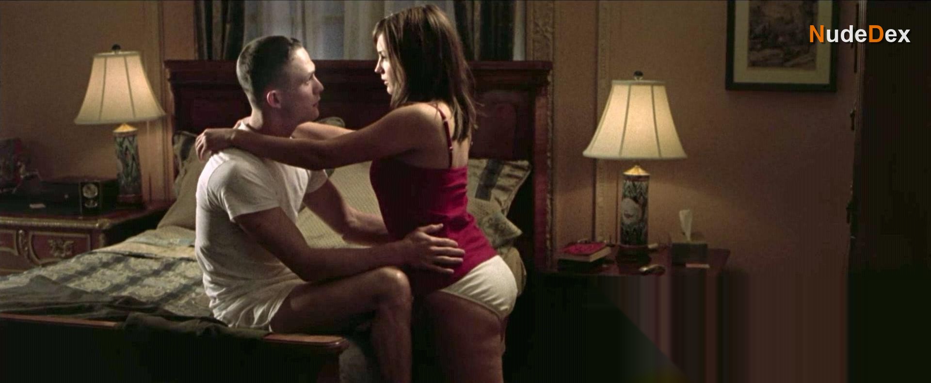 Rachael Leigh Cook in Stateside, photo 15