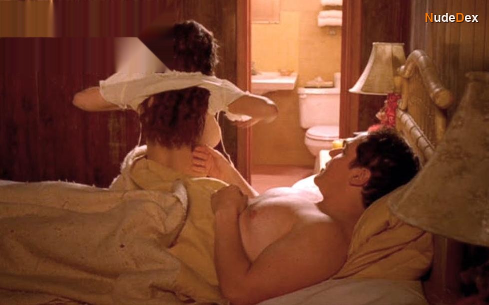Rachael Leigh Cook in The Big Empty, photo 5