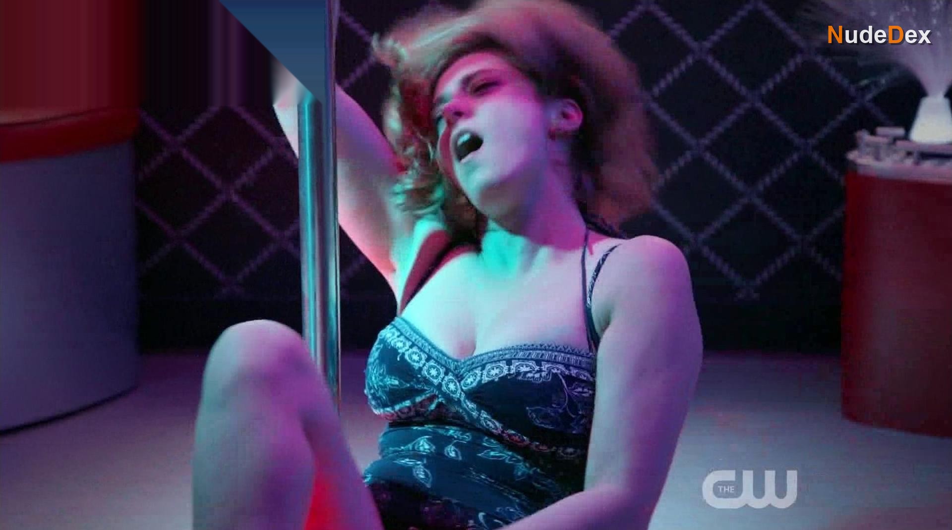 Rachel Bloom in Crazy Ex-girlfriend, photo 20