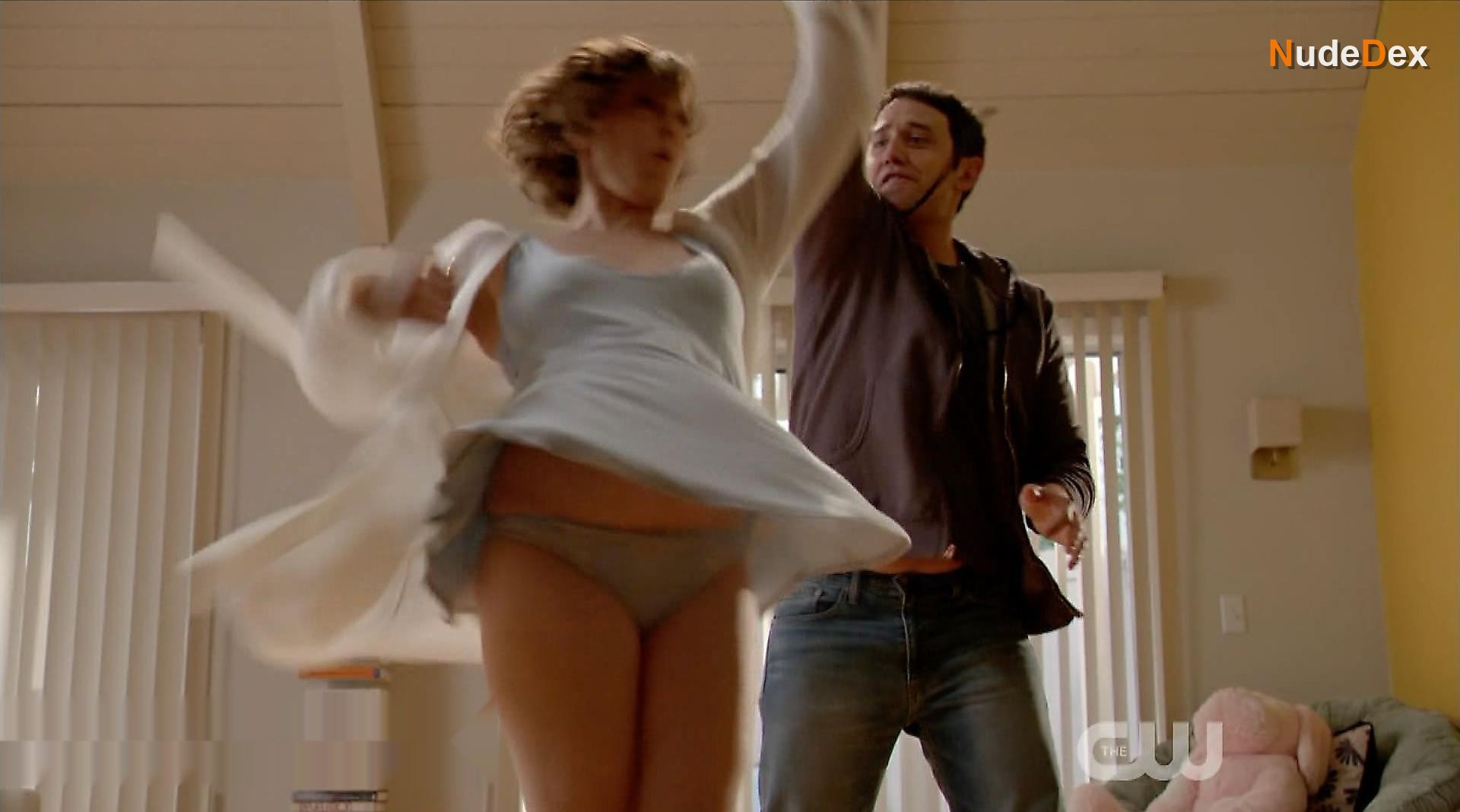 Rachel Bloom in Crazy Ex-girlfriend, photo 23