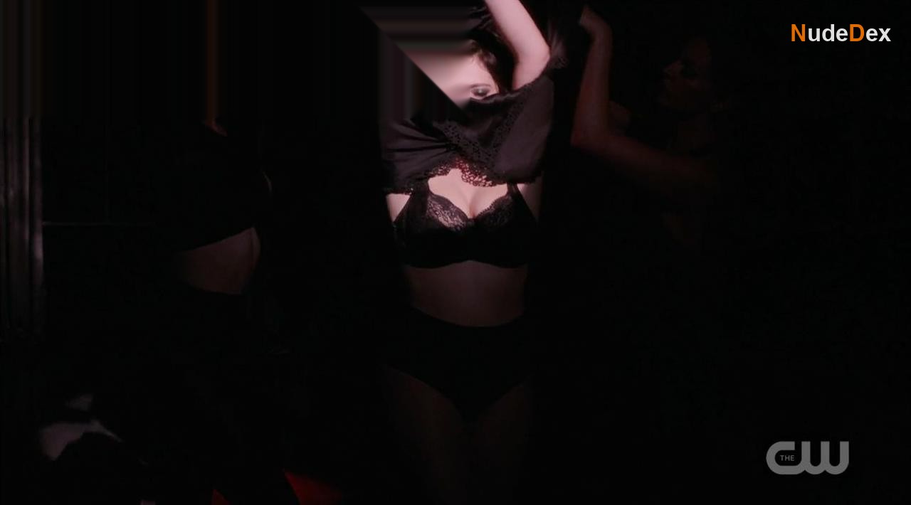 Rachel Bloom in Crazy Ex Girlfriend, photo 26