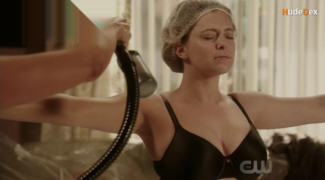Rachel Bloom in Crazy Ex Girlfriend, photo 29