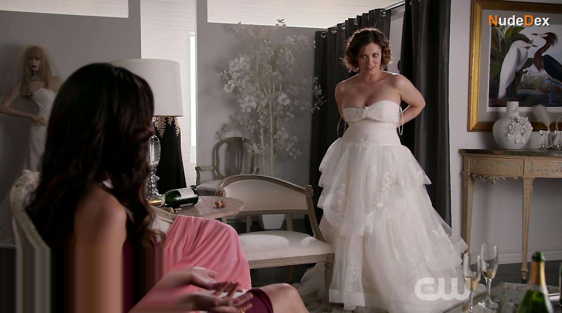 Rachel Bloom in Crazy Ex Girlfriend, photo 41