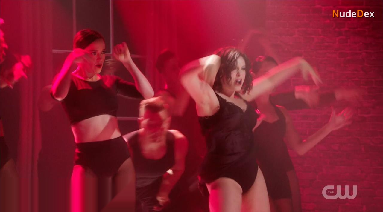 Rachel Bloom in Crazy Ex Girlfriend, photo 43