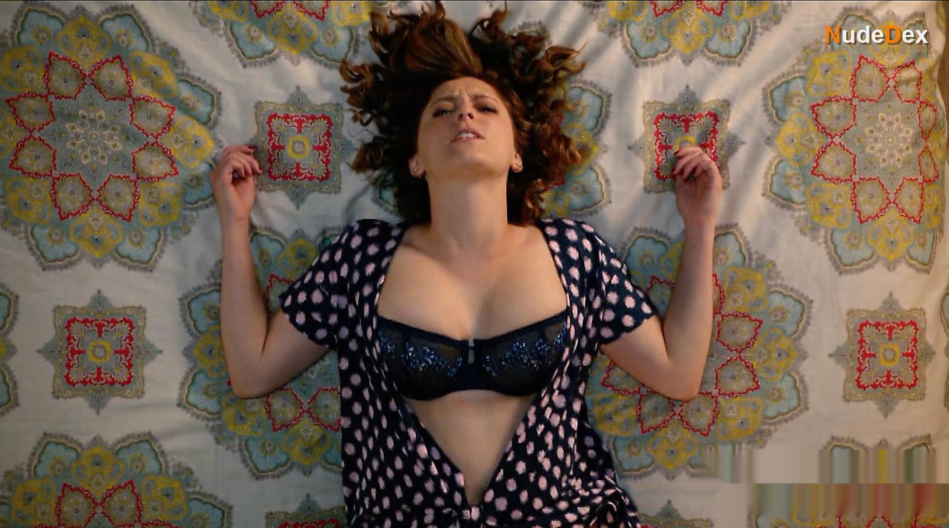 Rachel Bloom in Crazy Ex Girlfriend, photo 47