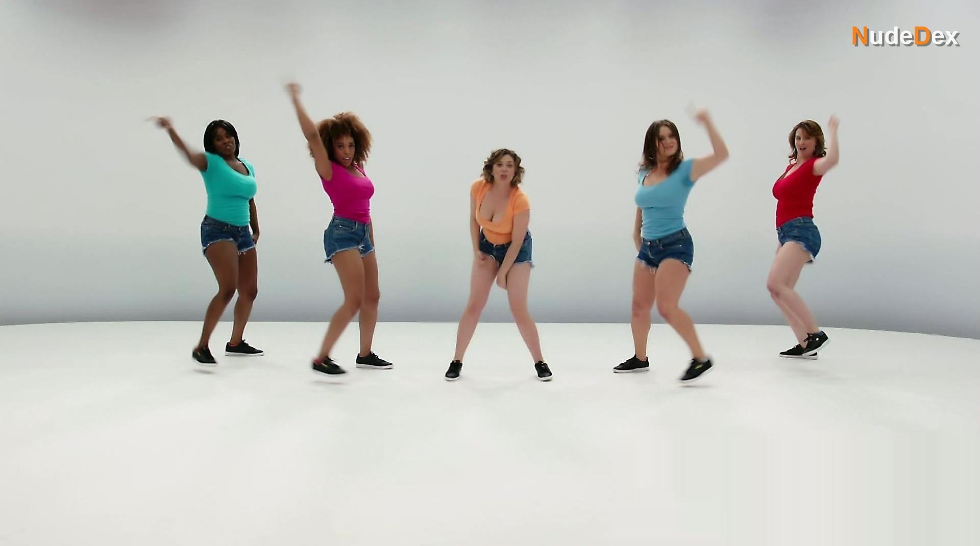Rachel Bloom in Crazy Ex Girlfriend, photo 48