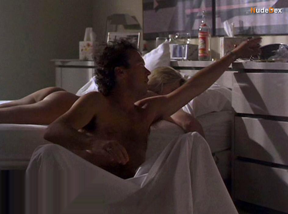 Rachel Ryan in Clean And Sober, photo 2