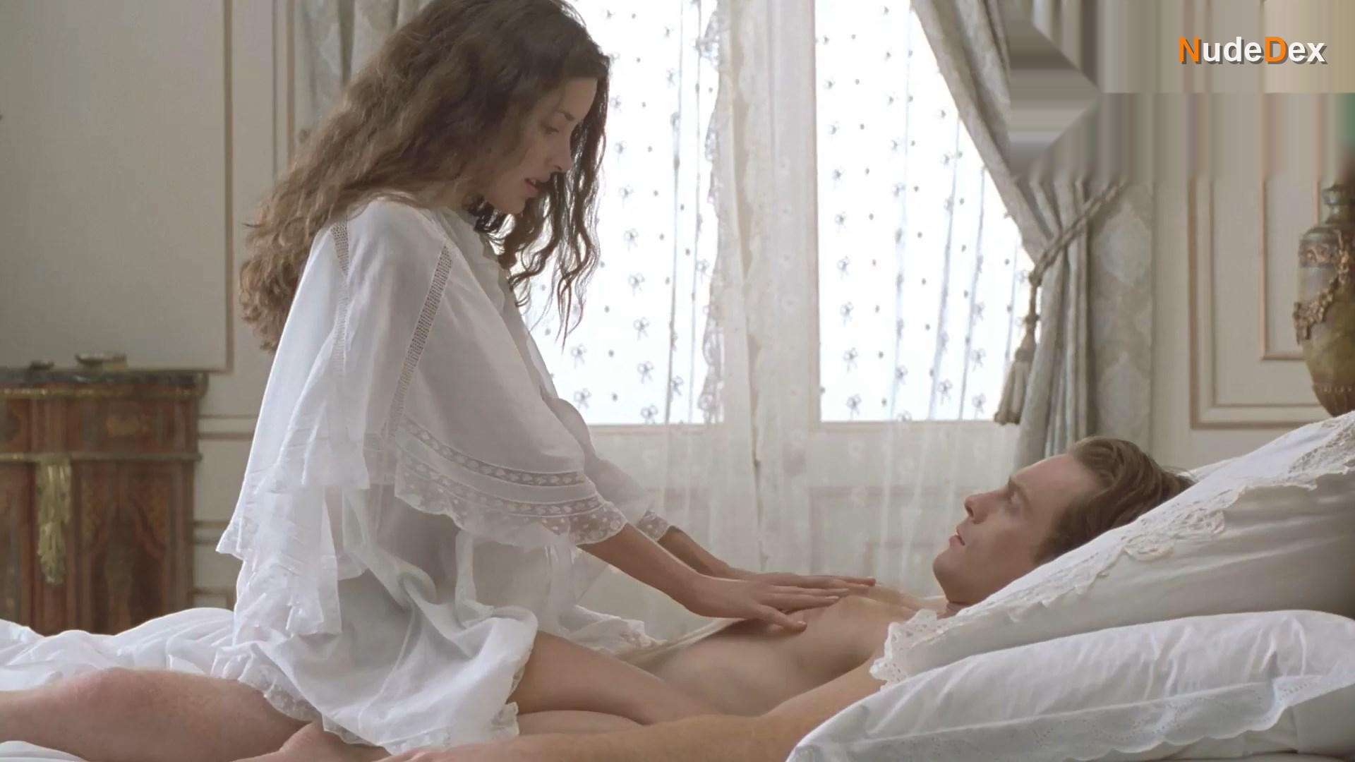 Rachel Shelley in Photographing Fairies, photo 2