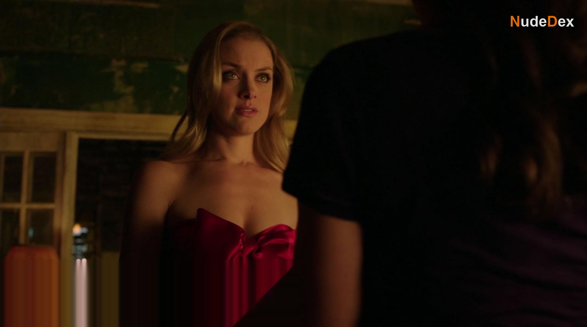 Rachel Skarsten in Lost Girl, photo 12