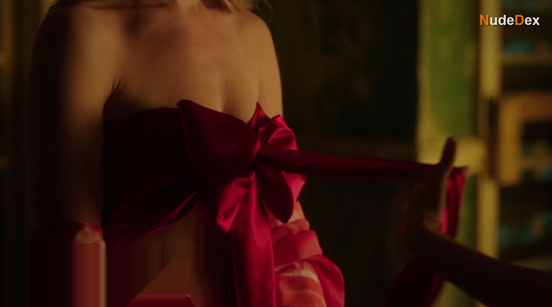 Rachel Skarsten in Lost Girl, photo 15