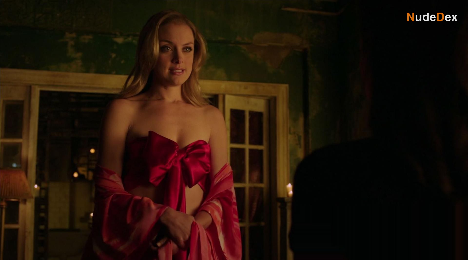 Rachel Skarsten in Lost Girl, photo 17