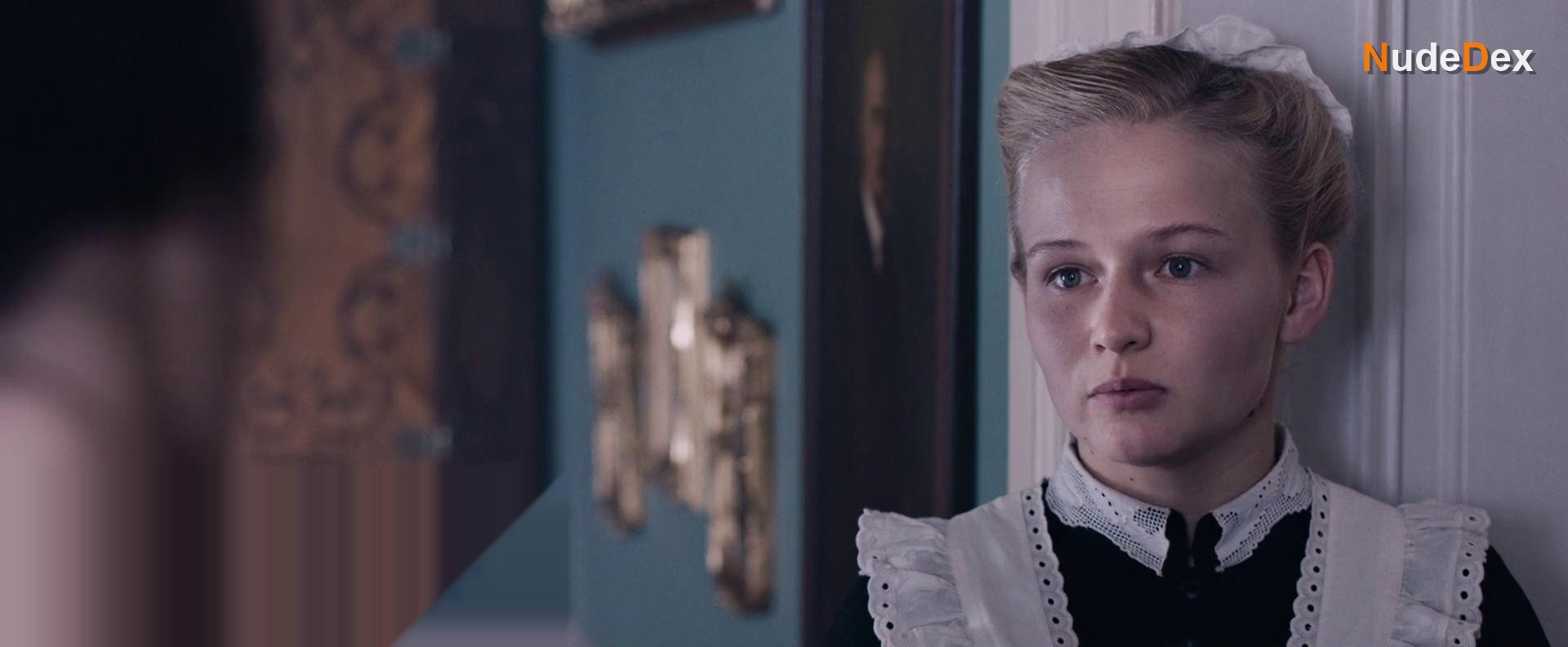 Radka Caldova in The Chambermaid, photo 3