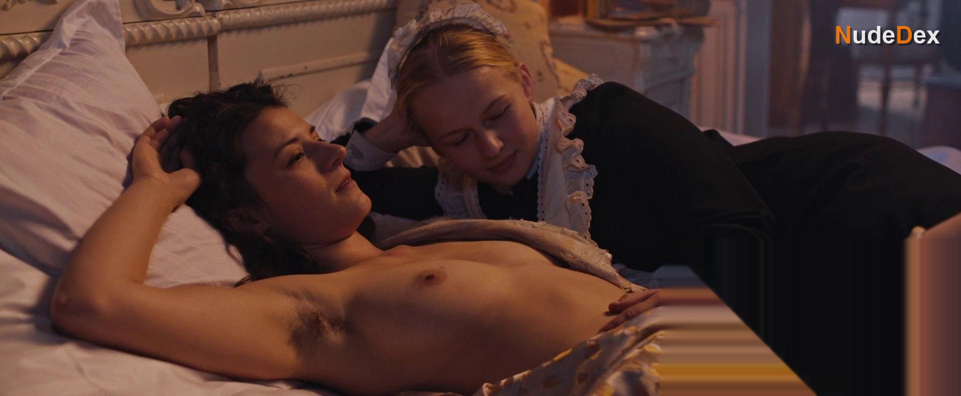 Radka Caldova in The Chambermaid, photo 13