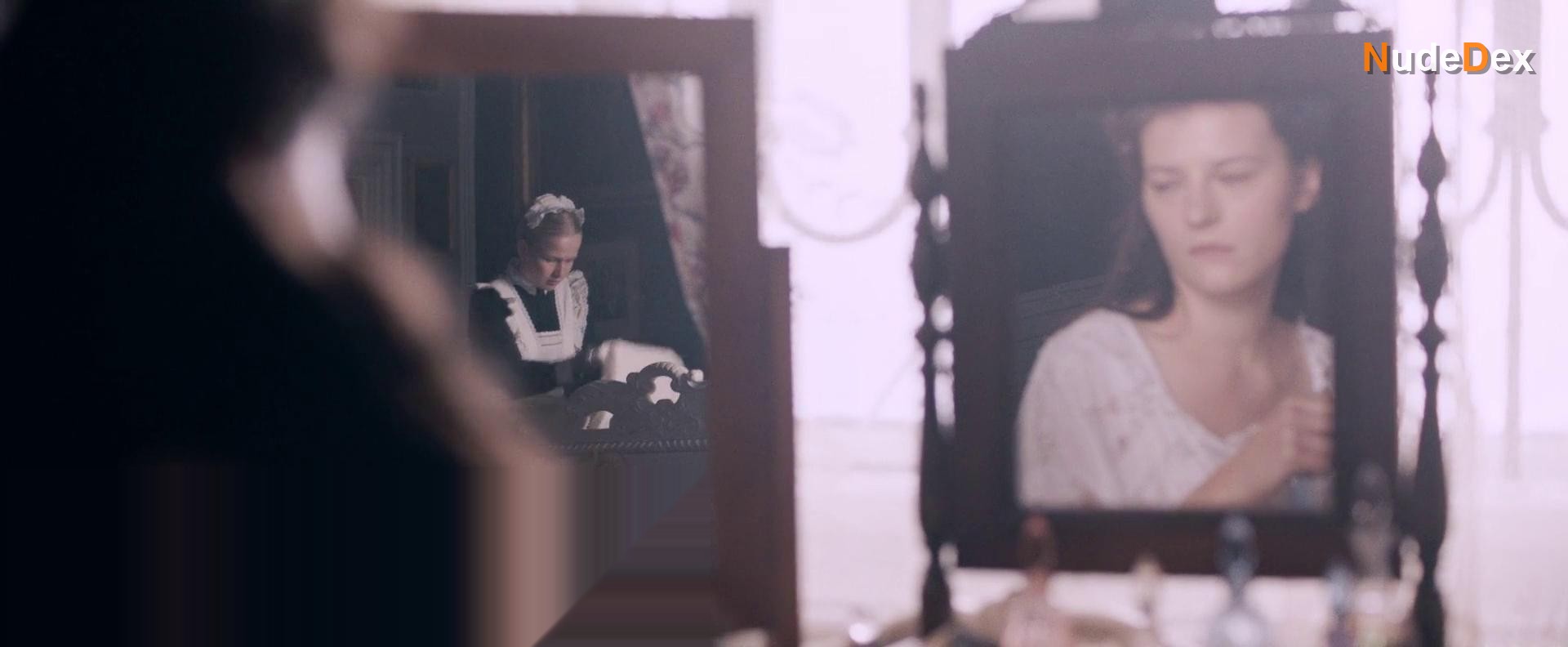 Radka Caldova in The Chambermaid, photo 18