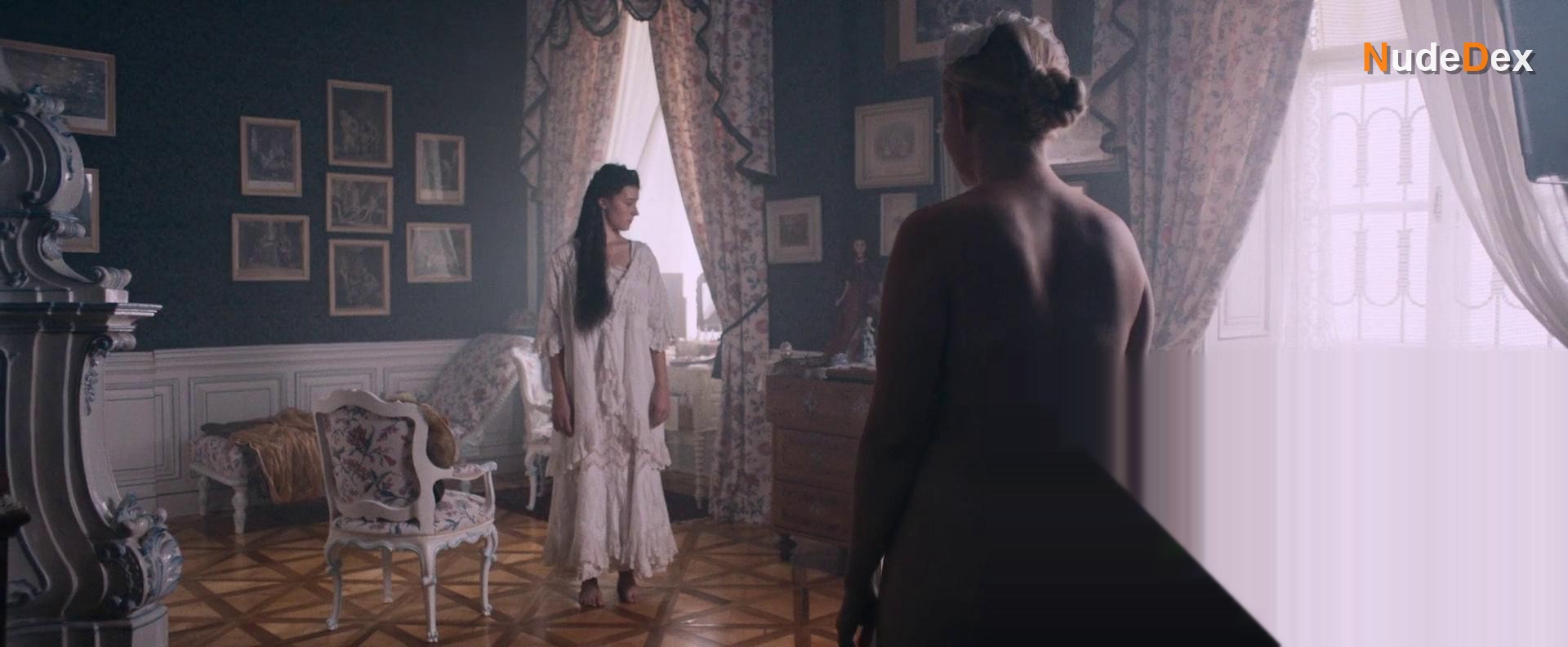 Radka Caldova in The Chambermaid, photo 22