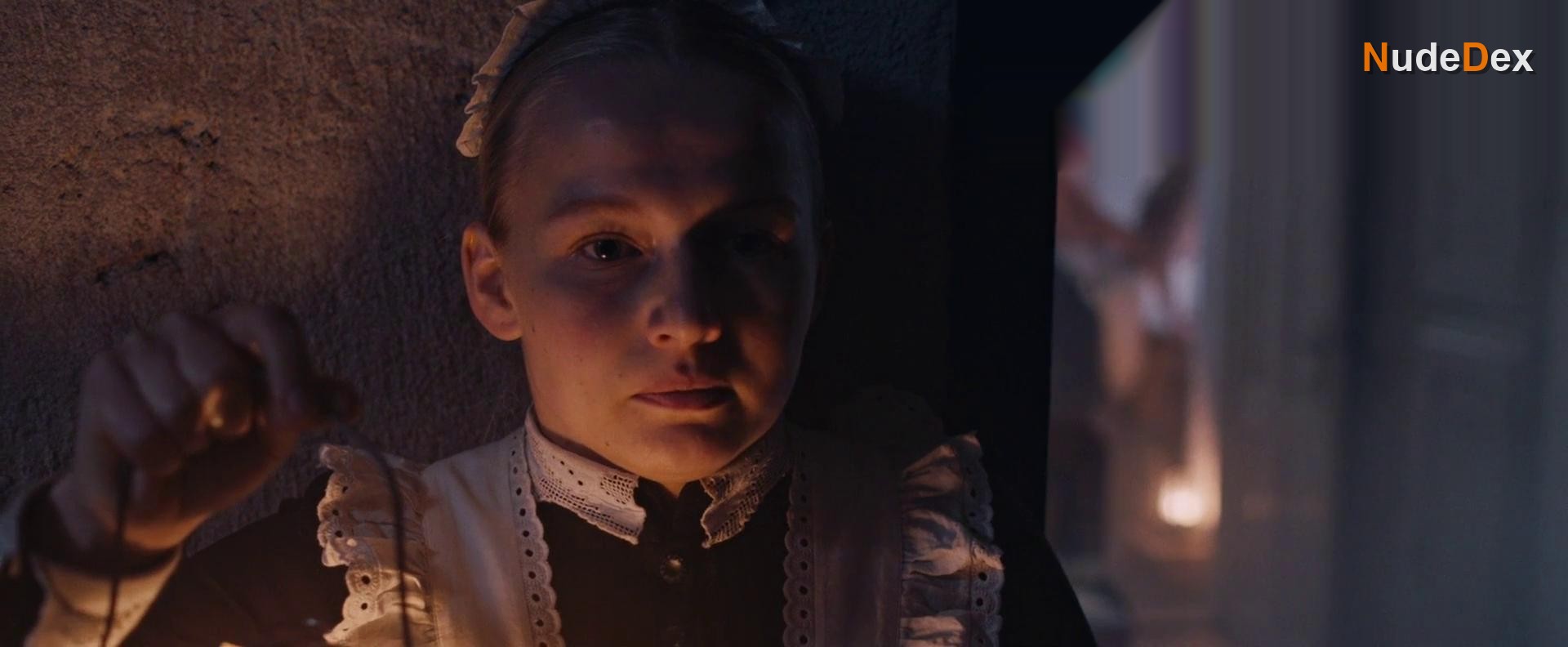 Radka Caldova in The Chambermaid, photo 24