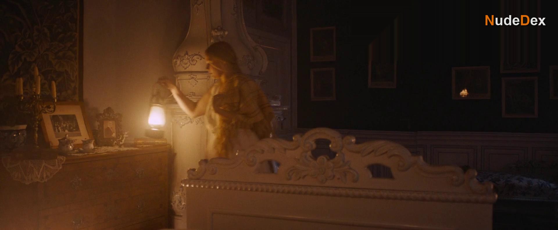 Radka Caldova in The Chambermaid, photo 28