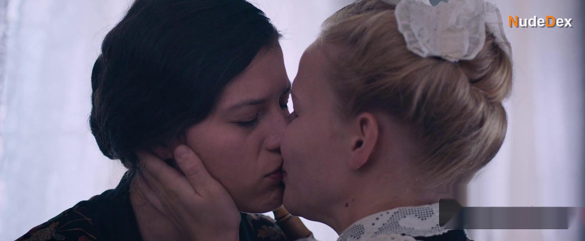 Radka Caldova in The Chambermaid, photo 29