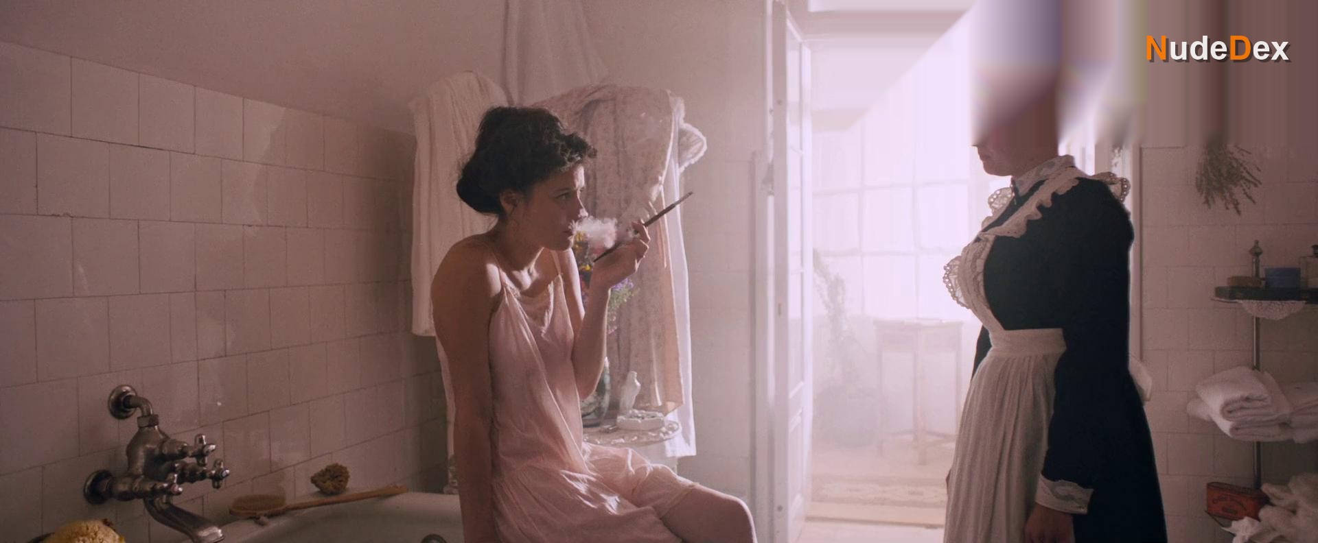 Radka Caldova in The Chambermaid, photo 32
