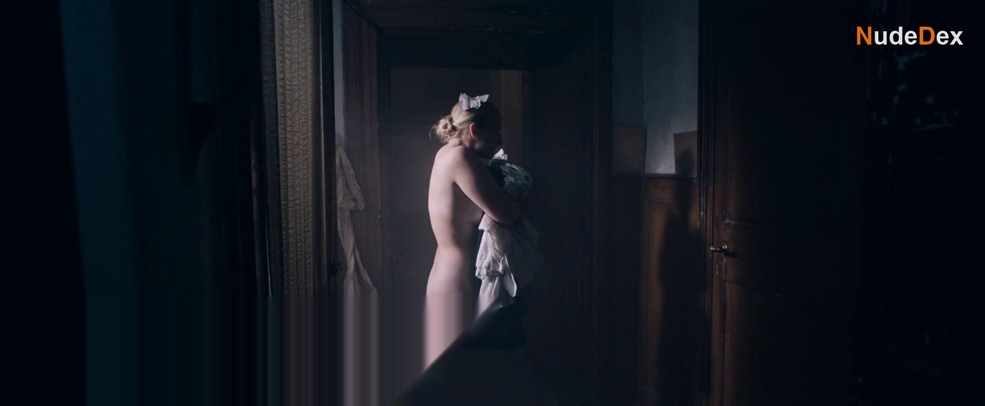 Radka Caldova in The Chambermaid, photo 34