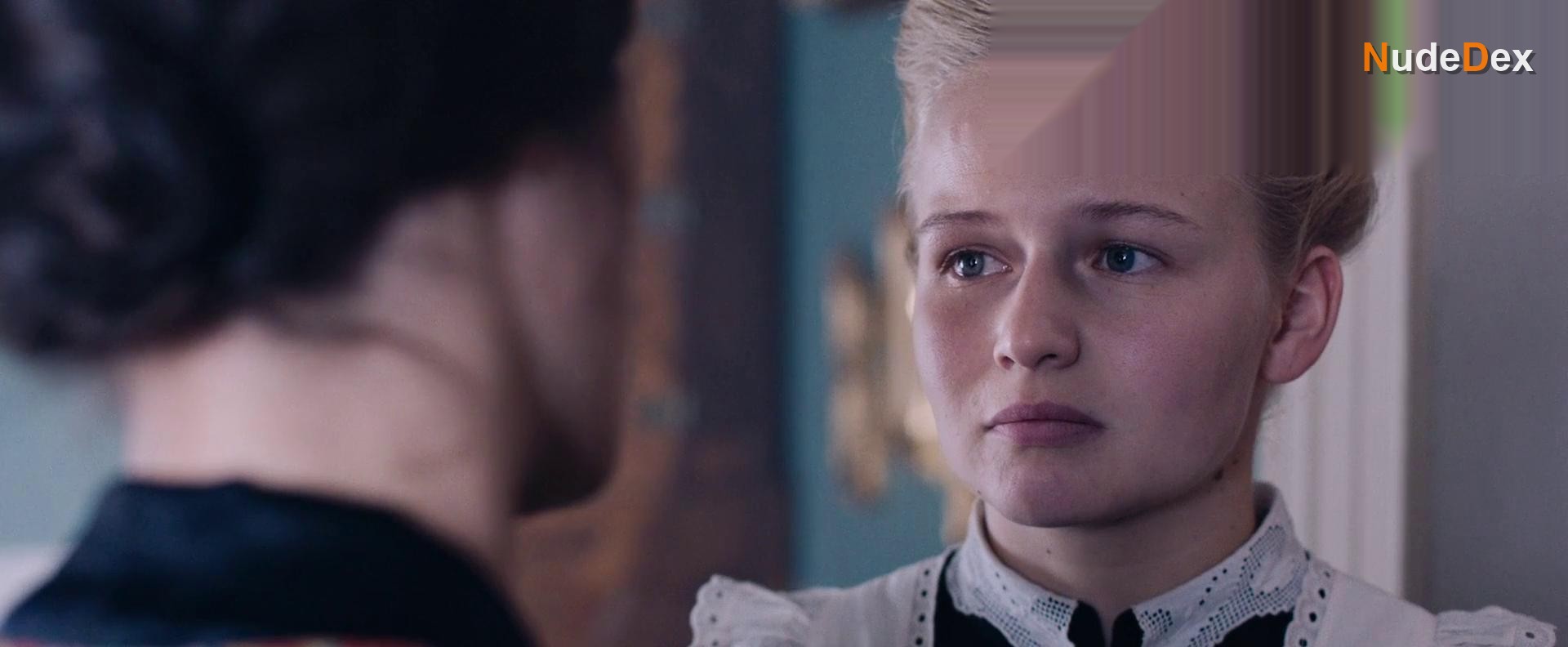 Radka Caldova in The Chambermaid, photo 36