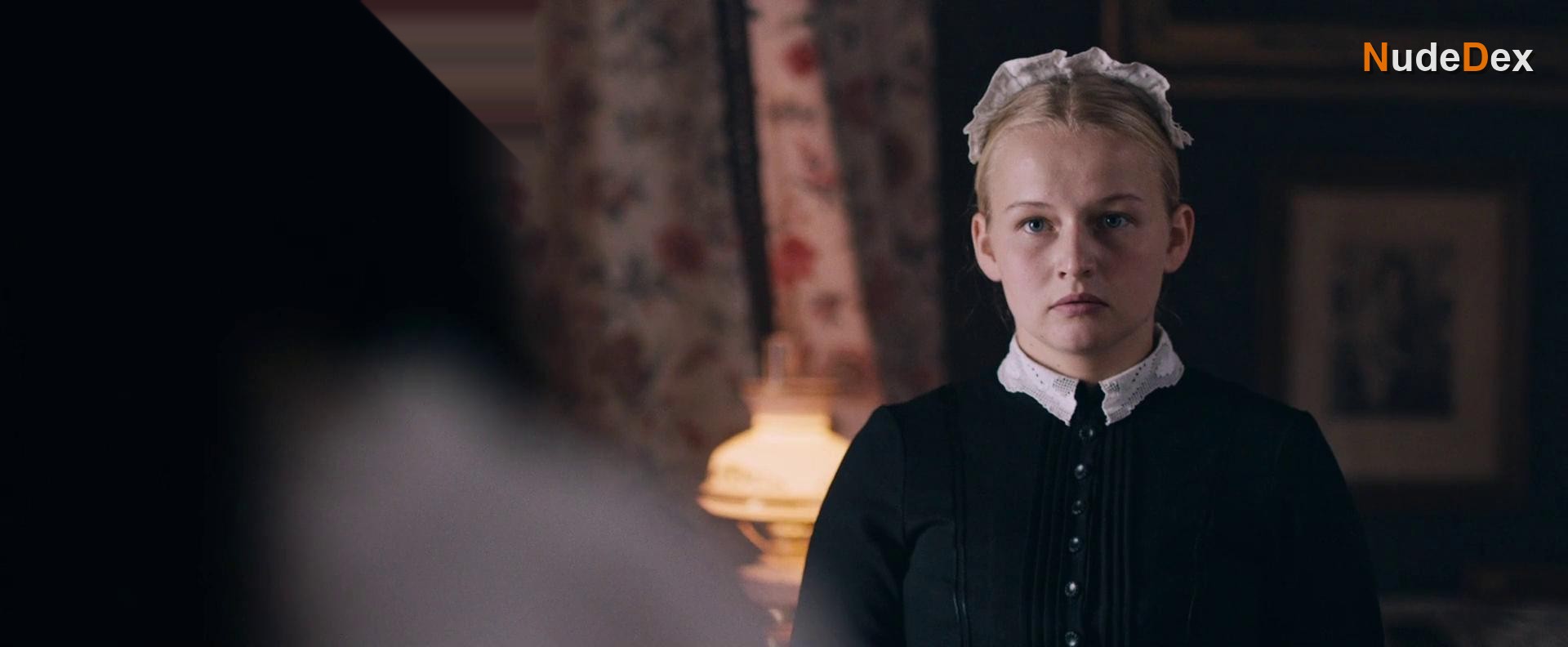 Radka Caldova in The Chambermaid, photo 38