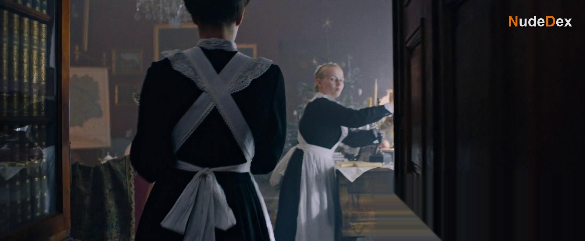 Radka Caldova in The Chambermaid, photo 44
