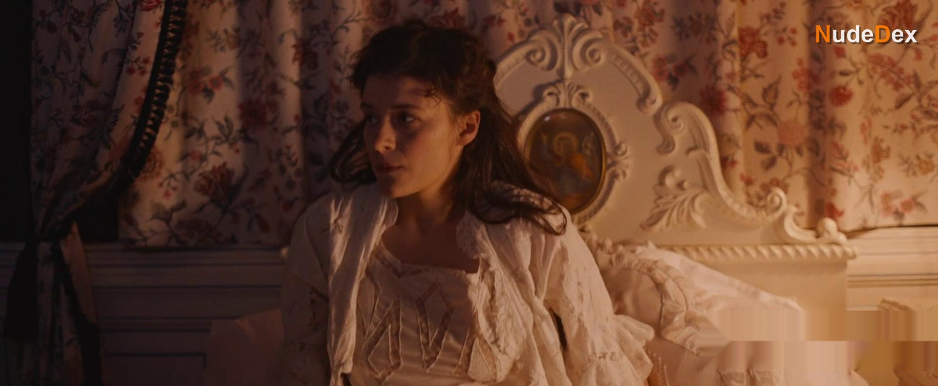 Radka Caldova in The Chambermaid, photo 45